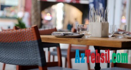 Рестораны, кафе, метро, ​​развлекательные центры должны оставаться закрытыми как минимум до конца года - азербайджанский врач