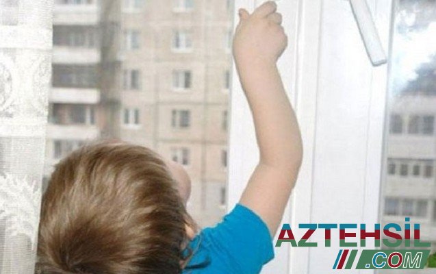 В России двое малолетних детей выжили после падения с шестого этажа - ВИДЕО